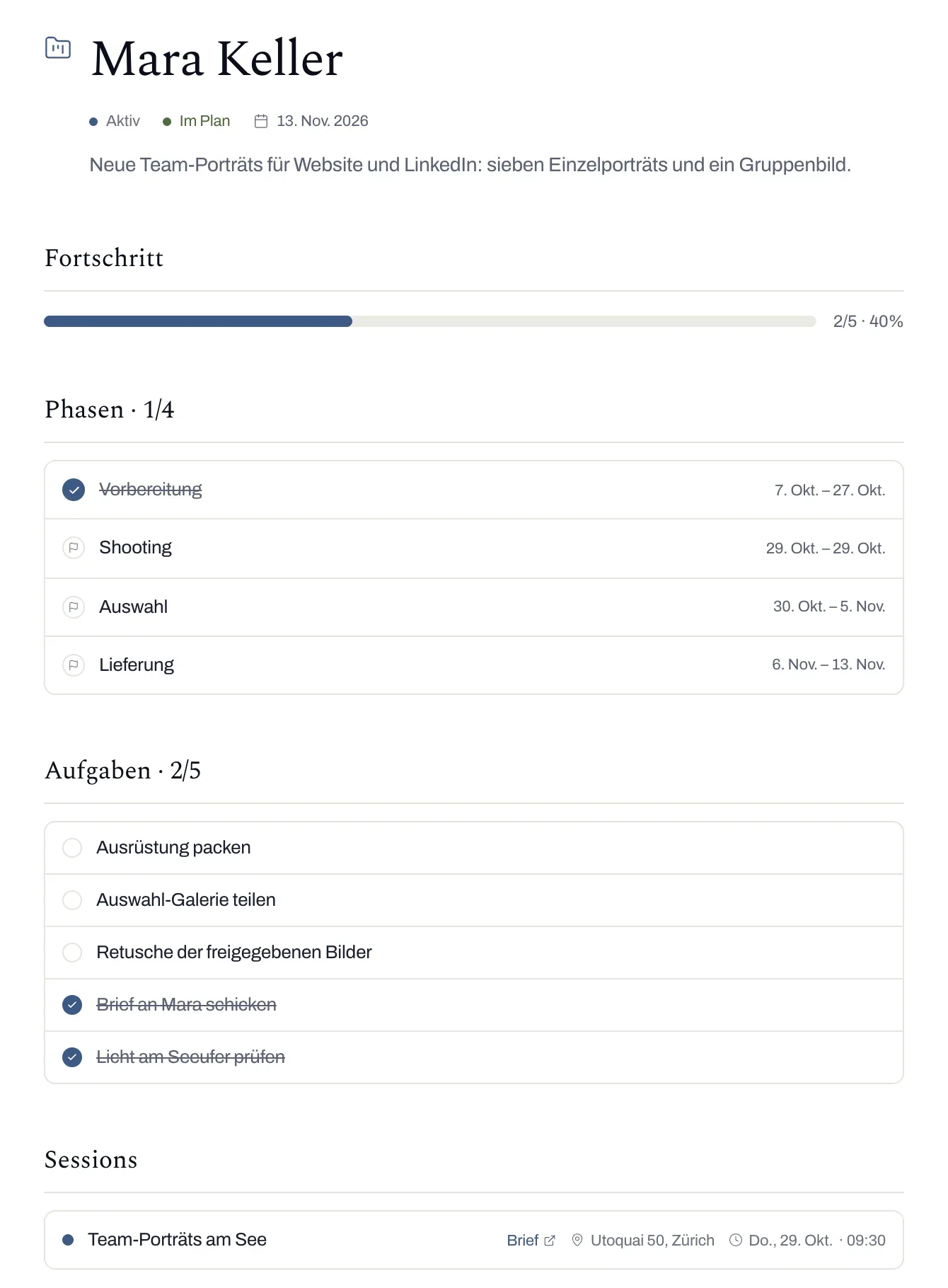 Client-Portal „Mara Keller“: Aktiv, Im Plan, Fortschritt 40 Prozent, Phasen von Vorbereitung bis Lieferung, Aufgaben und die Session mit Brief-Link