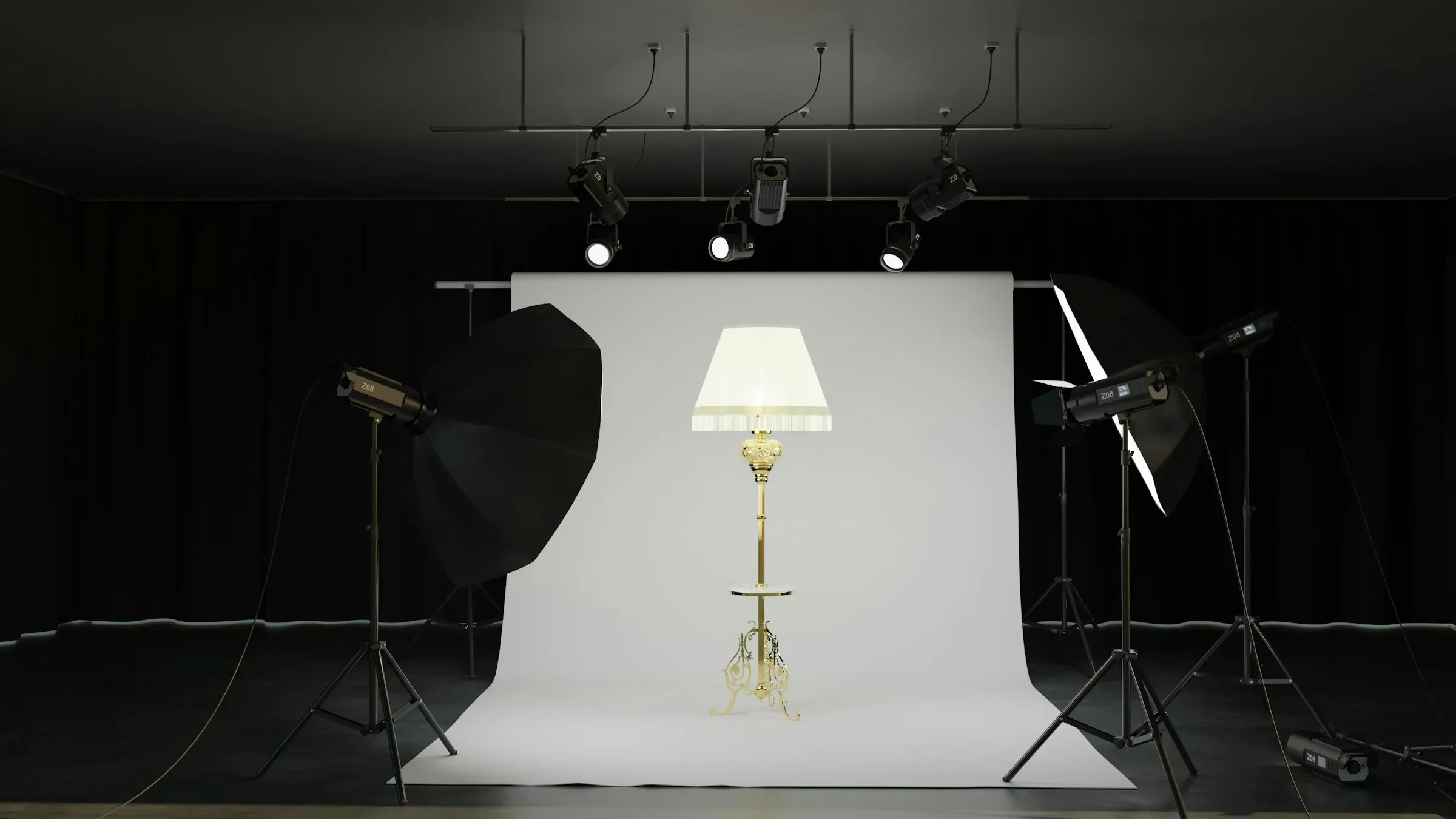 Fotostudio mit weißer Hohlkehle, zwei Schirmen und Scheinwerfern an der Decke, in der Mitte eine Stehlampe
