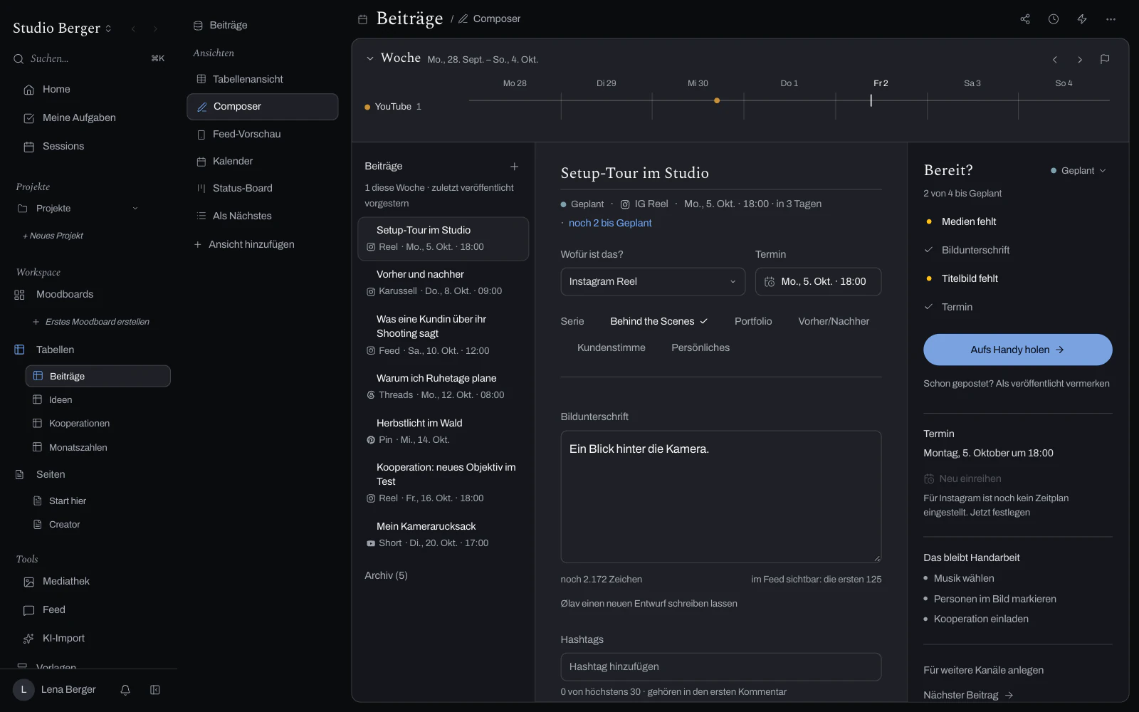 Creator in Pachurros, am Schreibtisch und am Handy