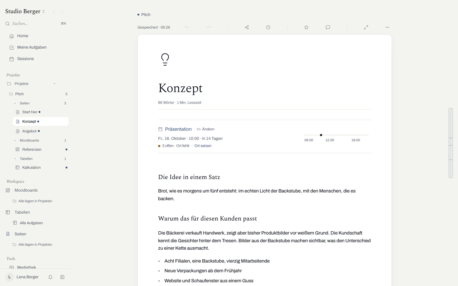 Pitch in Pachurros, am Schreibtisch und am Handy